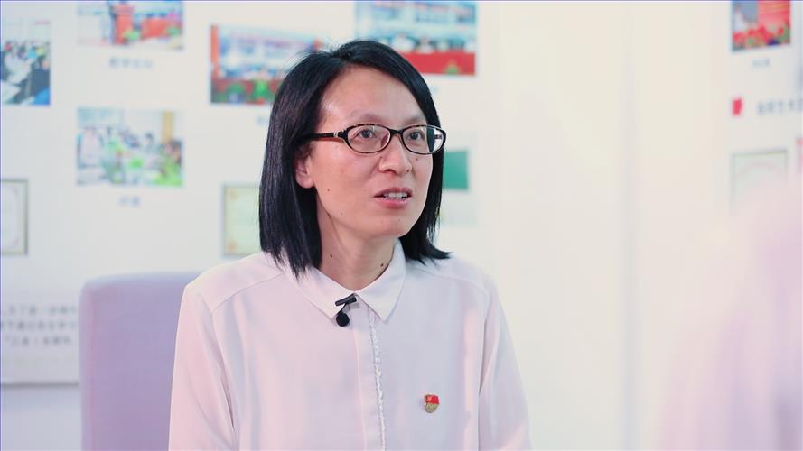 张烁老师特写1.jpg 张烁老师特写1.jpg