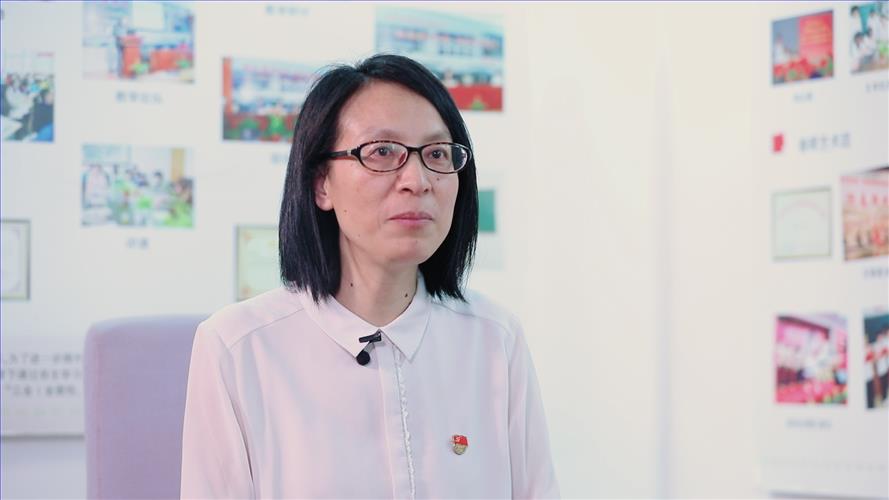 张烁老师特写2.jpg 张烁老师特写2.jpg