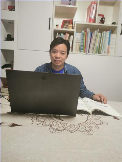 示范教师曾伟锋.jpg 示范教师曾伟锋.jpg
