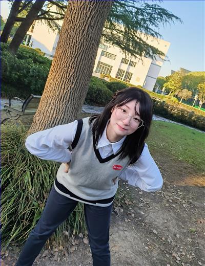曹婧祎.jpg 曹婧祎.jpg