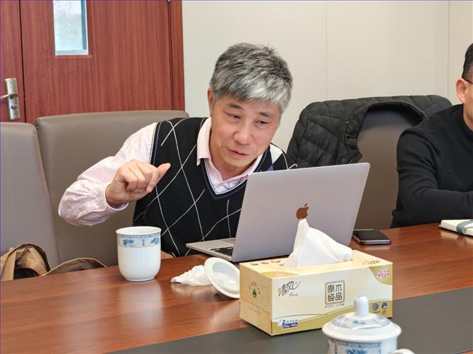 专家指导.jpg 专家指导.jpg